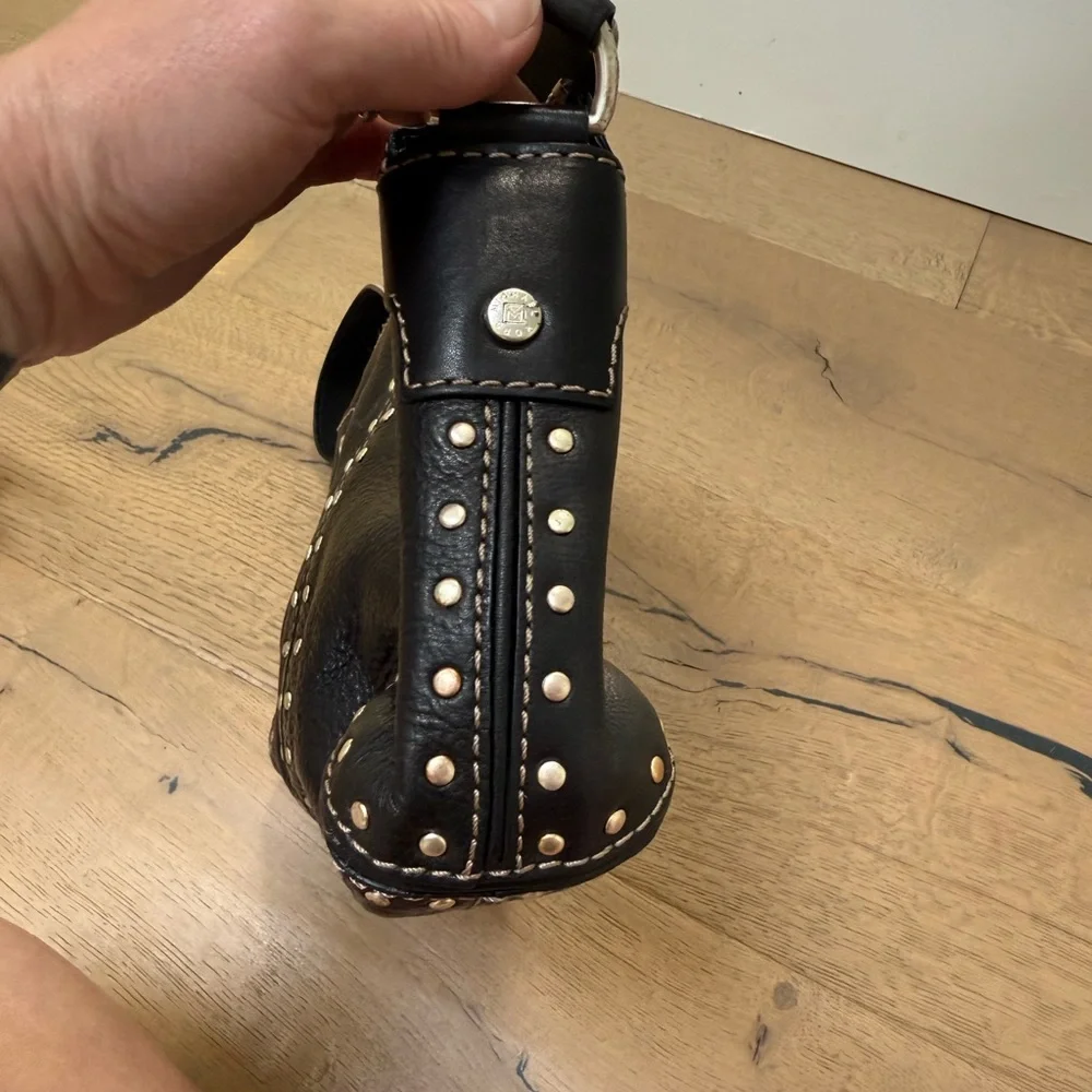 MICHAEL Michael Kors Black Studded Leather Shoulder Bag with Zippered Closure - Picture 5 of 16